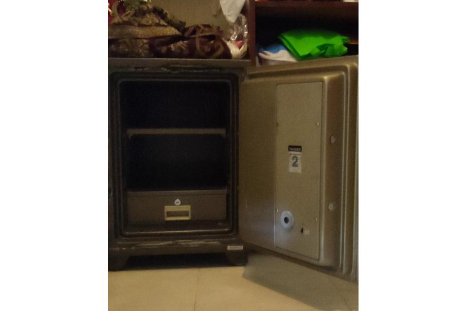 Free-standing Safe